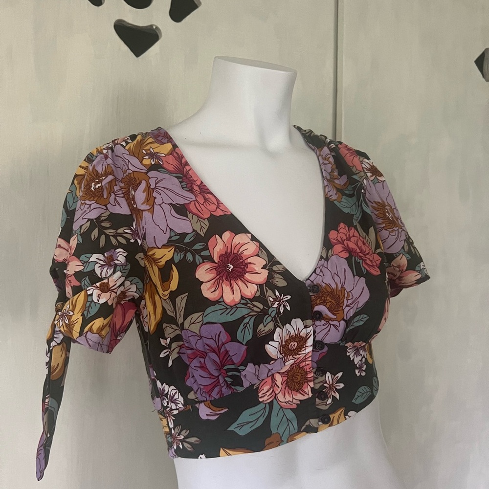 Floral V-Neck Crop Top